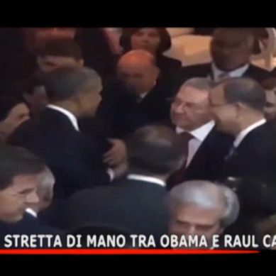Panama, stretta di mano tra Obama e Raul Castro