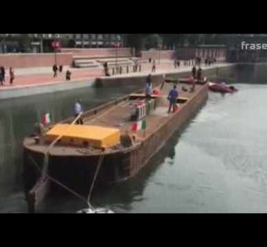 Milano, torna in Darsena dopo 36 anni antico barcone di 40 metri