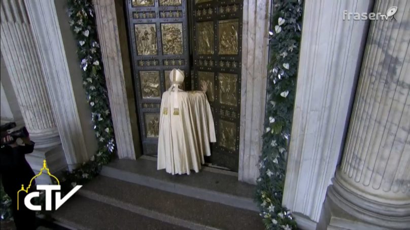 Papa, apertura Porta Santa della Misericordia