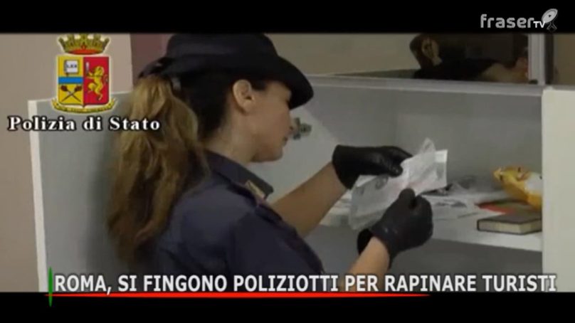 Roma, si fingono poliziotti per rapinare turisti