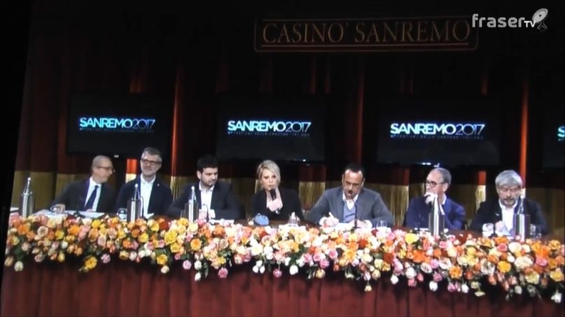 Maria De Filippi a Sanremo 2017 con Carlo Conti